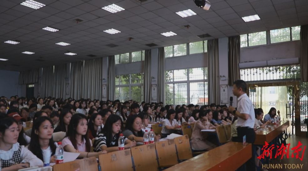 电竞竞猜官网官方鹤城区举行电竞竞猜官网平台新任教师集中培训(图1)