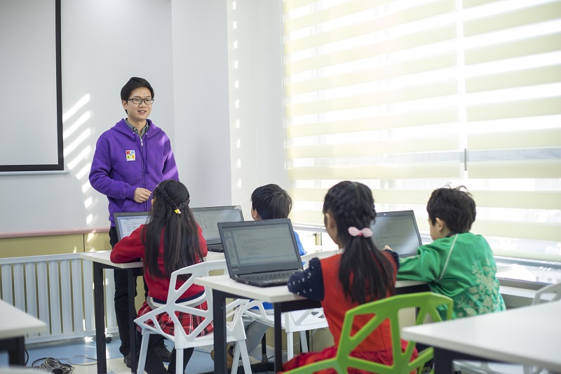 “推动教育强省建设电竞竞猜官网专题培训班”在安宁中学开展现场教学