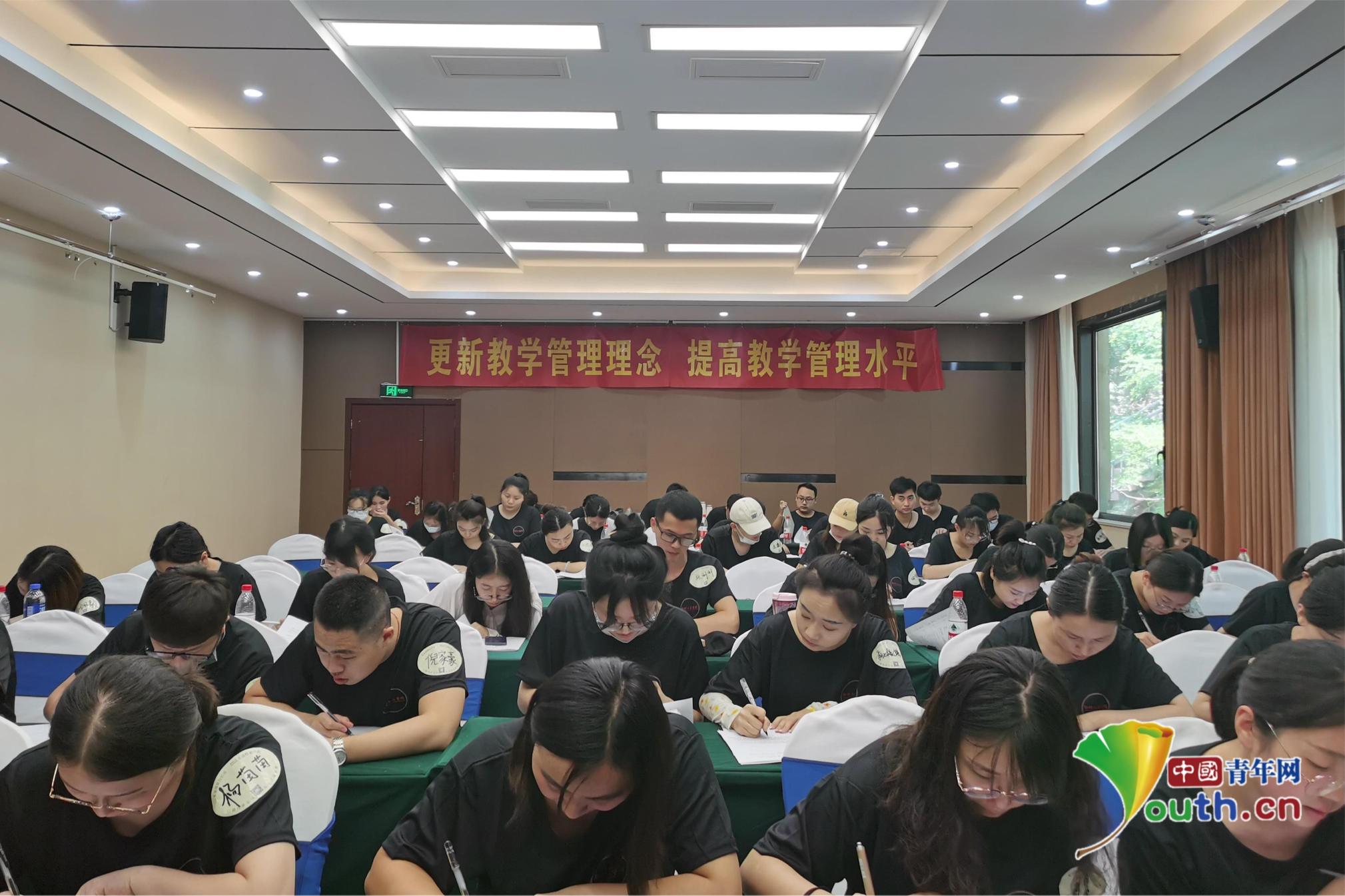 郑州工商学院举办教学管理人员培训班(图3)